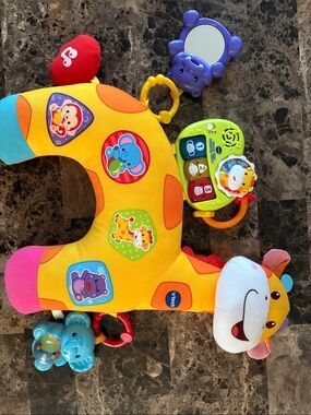 Tummy time discovery pillow